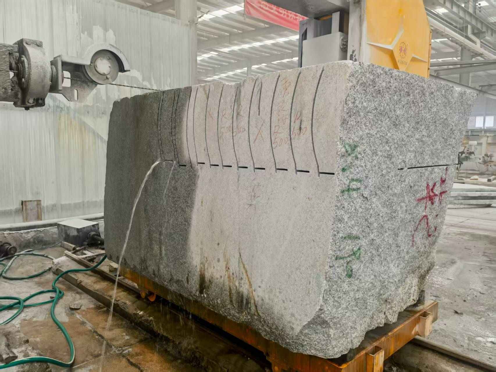 吴忠 602，大花芙蓉白，绳锯加工弧形路沿石