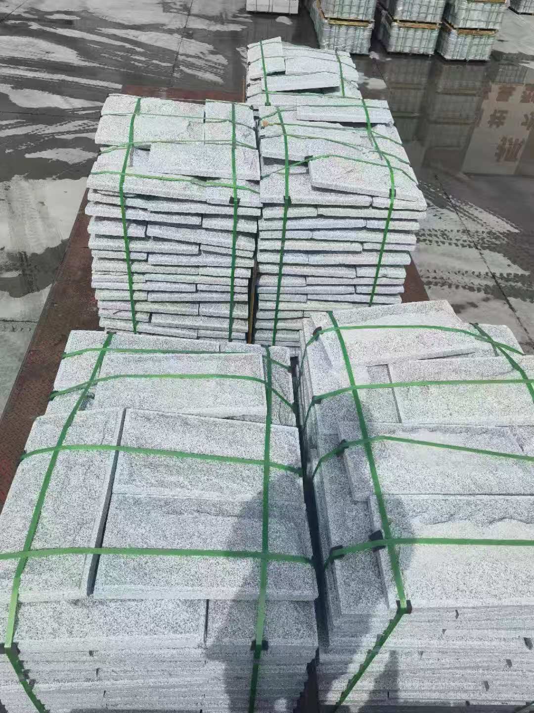 吴忠 芝麻白蘑菇石装车出货