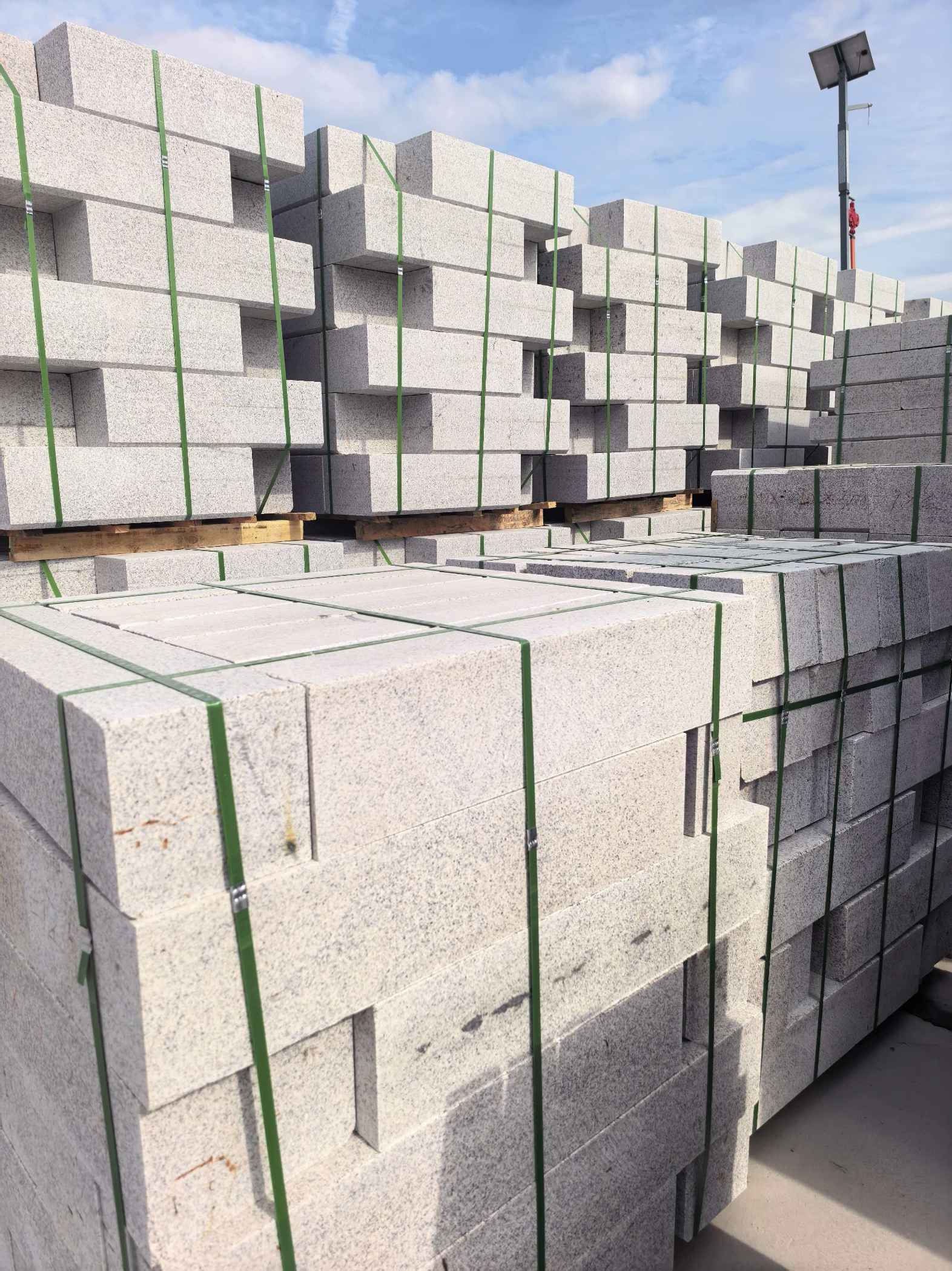 吴忠 高性价比路沿石（底色微红），低价工地首选