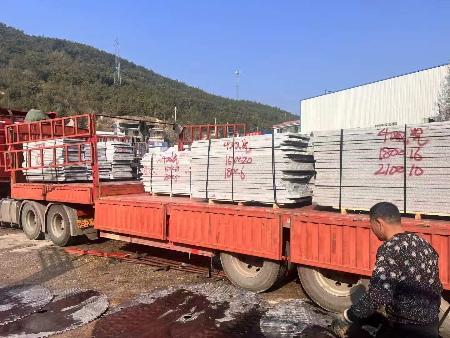 吴忠 芝麻灰花岗岩光面毛板出货日常